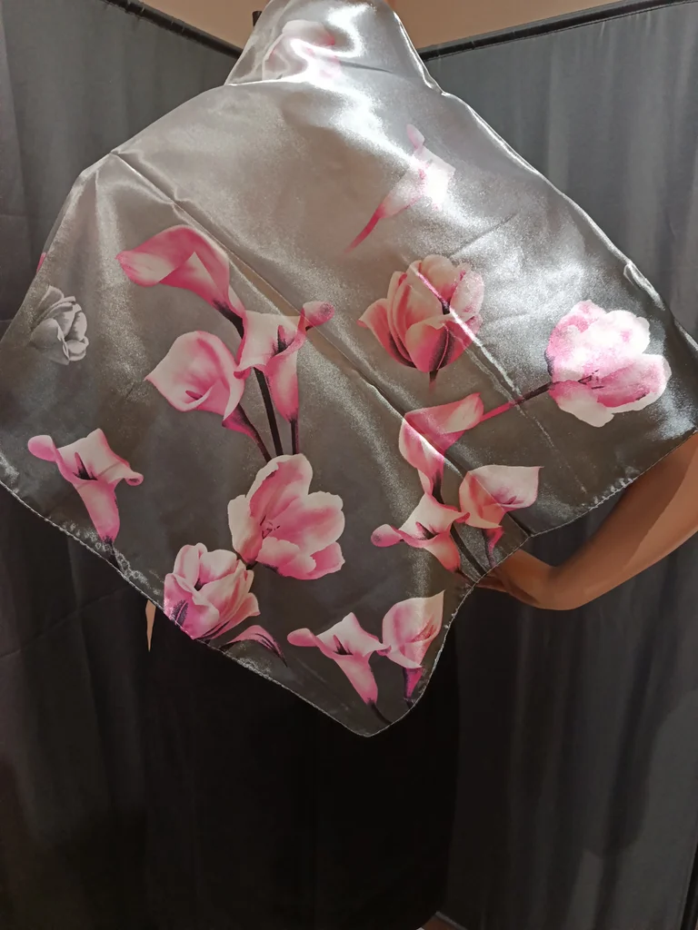 Vierkante sjaal. Grijs en roze – photo 3